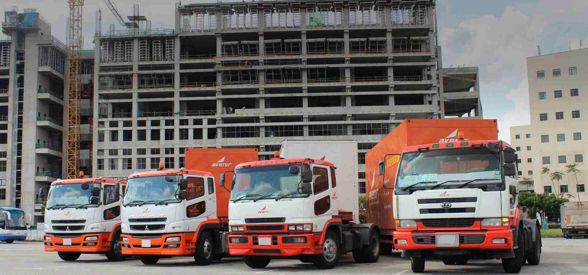 Avenir Logistics air ride truck delivering cargo.