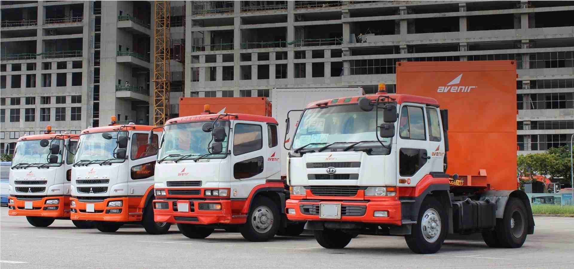 Avenir Logistics air ride truck delivering cargo.